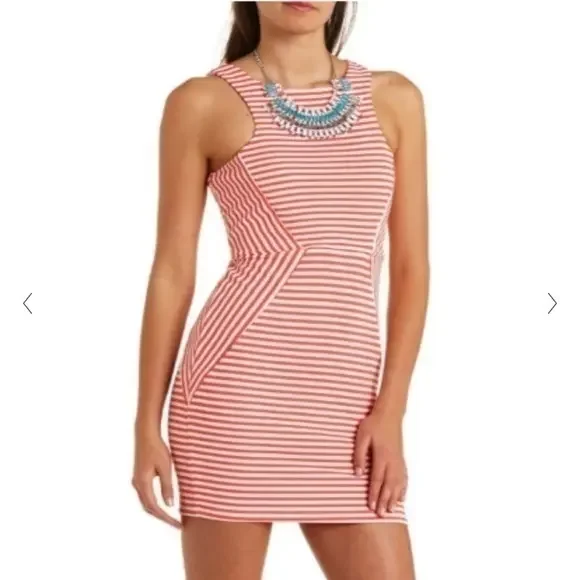 Trixxi dress - Picture 2 of 10